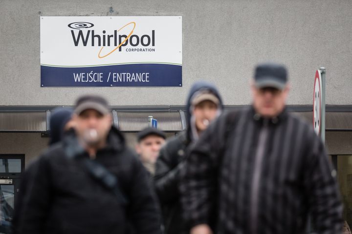 Usine Whirlpool à Lodz, en Pologne, en avril 2017. (WOJTEK RADWANSKI / AFP)