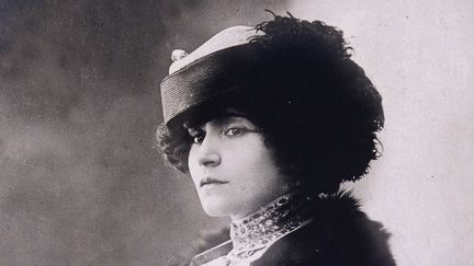 Colette photographiée par Henri Manuel.
 (GIANNI DAGLI ORTI / THE ART ARCHIVE / THE PICTURE DESK / AFP)