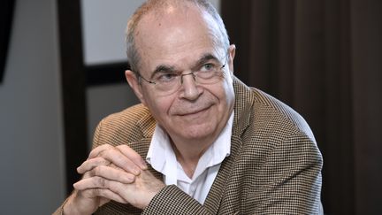 Le président du Syndicat des gynéclogues-obstétriciens, Bertrand de Rochambeau, lors d'une conférence de presse, à Paris, le 11 février 2016. (MIGUEL MEDINA / AFP)