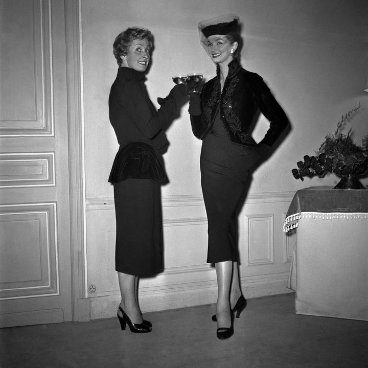 Danielle Darrieux lors d'une présentation des créations de Paulette Coquatrix, septembre 1952
 (AFP)