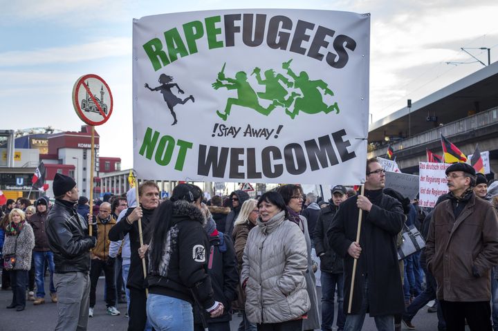 Le mouvement d'extrême droite Pegida a organisé une manifestation contre l'immigration à la suite des agressions de la Saint-Sylvestre, le 9 janvier 2016 à Cologne. (CHRISTOPH HARDT/GEISLER-FOTOPRES / GEISLER-FOTOPRESS)