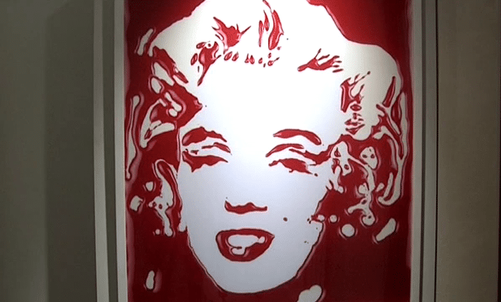 Marilyn Monroe redessinée par l'artiste brésilien Vik Muniz / Exposition "Divines et Divas"
 (France 3 / capture d&#039;écran)