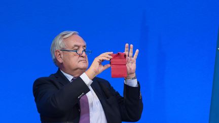  (Jean-Pierre Raffarin, à la Mutualité à Paris, le 7 novembre 2015 ©  WITT/SIPA)