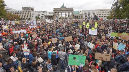 Des manifestants pour la défense du climat à Berlin, le 20 septembre 2019. (J?RG CARSTENSEN / DPA)