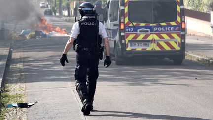 Un policier à Nantes, le 4 juillet 2018. (SEBASTIEN SALOM GOMIS / AFP)