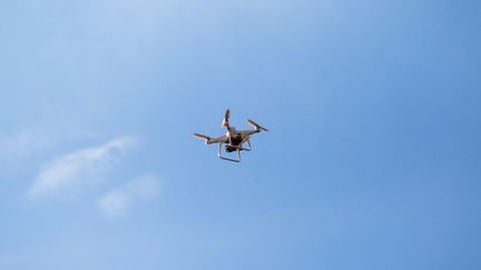 Un drone dans la région de Zhytomyr, dans le nord de l'Ukraine, le 21 septembre 2023. (KIRILL CHUBOTIN / NURPHOTO / AFP)