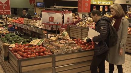 Les contrôles de la répression des fraudes s’intensifient dans les supermarchés. Le label "origine France" fait souvent l’objet de falsifications. (France 2)