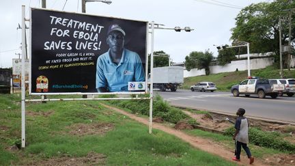  (L’autorité nationale de réglementation des produits médicaux et le Comité national d’éthique de la Guinée ont approuvé la poursuite de l’essai clinique en Guinée. © Maxppp)