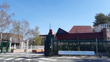 Le site des laboratoires Servier à Gidy, dans le Loiret. (ANNE OGER / RADIO FRANCE)