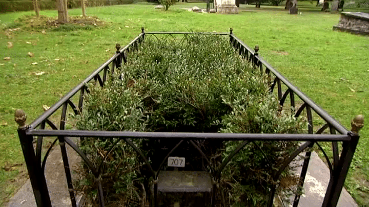 La tombe de Jean Calvin au cimetière des Rois 
 (France 3 Alpes)