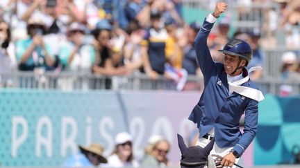 Le Français Stéphane Landois après l'épreuve du saut d'obstacles, lors du concours complet par équipes, le 29 juillet 2024, à Versailles. (ROLF VENNENBERND / MAXPPP)