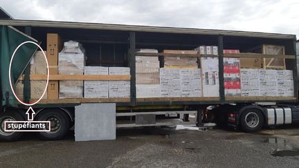 Les douaniers de Montauban (Tarn-et-Garonne) ont découvert 63 cartons, le 26 juillet 2019, qui contenaient des sachets de stupéfiants. (DOUANE FRANCAISE)