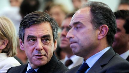 Fran&ccedil;ois Fillon et Jean-Fran&ccedil;ois Cop&eacute;, le 3 mai 2012, &agrave; Bordeaux (Gironde) lors d'un meeting de l'UMP. (JEAN-PIERRE MULLER / AFP)