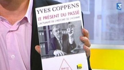 Yves Coppens et Michel Serres invités de Questions en ligne
 (Culturebox)