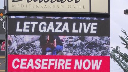 En marge de l'investiture de Kamala Harris à la présidentielle américaine lors de la convention démocrate à Chicago, les habitants de "Little Palestine" manifestent, lundi 19 août, pour réclamer un cessez-le-feu dans la bande de Gaza.