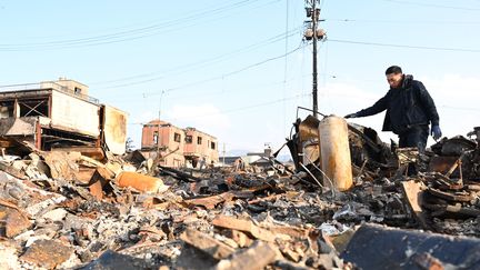 A survivor who lost his home in an earthquake that struck central Japan on January 6, 2024 in Wajima (Japan).  (KOHEI CHOJI / YOMIURI / AFP)