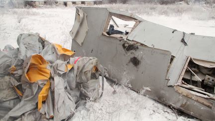 Des d&eacute;bris de la carlingue d&eacute;truite du vol MH17 sont stock&eacute; dans un hangar abandonn&eacute; &agrave; Grabovo, dans la r&eacute;gion de Donetsk (Ukraine), le 6 d&eacute;cembre 2014. ( RIA NOVOSTI / AFP)