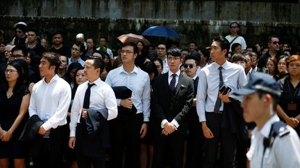 Des avocats et des travailleurs manifestent devant le ministère de la Justice à Hong Kong, le 7 août 2019. (THOMAS PETER / REUTERS)