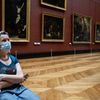 Des visiteurs masqués au musée du Louvre à Paris, le 2 juillet 2021. (MARTIN BERTRAND / HANS LUCAS / AFP)