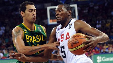 Duel entre Marcus Vieira et Kevin Durant lors de Brésil/Etats-Unis