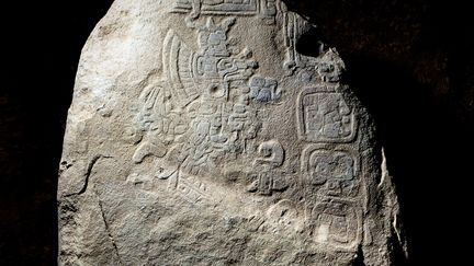 La stèle maya vieille de 2000 ans découverte en septembre 2018 sur le site archéologique Tak'alik Ab'aj au Guatemala. (GUATEMALAN MINISTRY OF CULTURE / AFP)