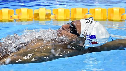 Troisième temps de la finale du 100m dos, le Français Yohann Ndoye Brouard a décroché la médaille de bronze aux Championnats d'Europe de Budapest, jeudi 20 mai. (TOBIAS SCHWARZ / AFP)