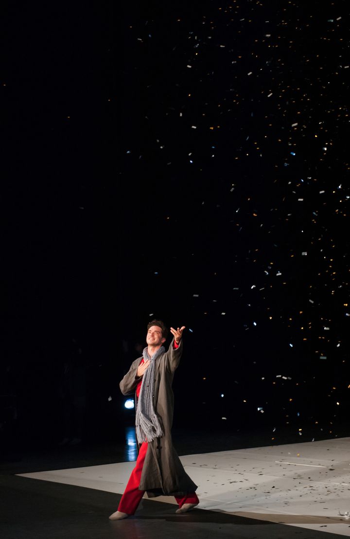 Bélingard sous une pluie de confettis
 (Ann Ray/Opéra national de Paris)