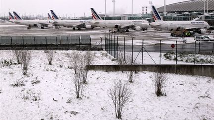 L'aéroport parisien de Roissy sous la neige (22 décembre 2010) (AFP / Pierre Verdy)