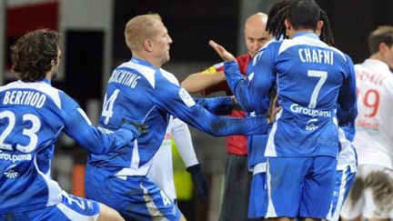 Berthod et Grichting tentent de calmer Chafni lors du match Brest-Auxerre