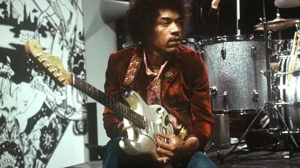 Jimi Hendrix, photographi&eacute; en studio &agrave; Hilversum (Pays-Bas), le 1er janvier 1967.&nbsp; (KIPPA / ANP / AFP)