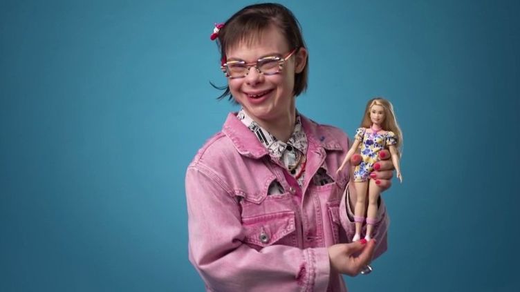 Handicap : Éléonore Laloux, ambassadrice de la Barbie trisomique