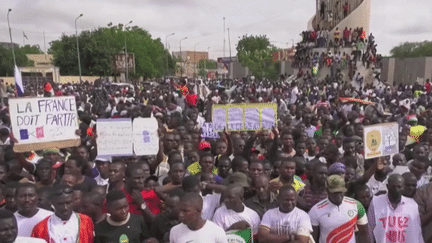 Niger : la junte demande le départ des militaires français (France 2)
