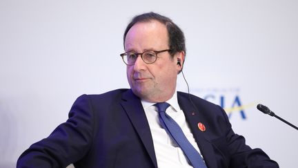 L'ancien président français François Hollande, le 26 mars 2019, lors d'une conférence à&nbsp;Qionghai&nbsp;(Chine). (DYCJ / IMAGINECHINA / AFP)