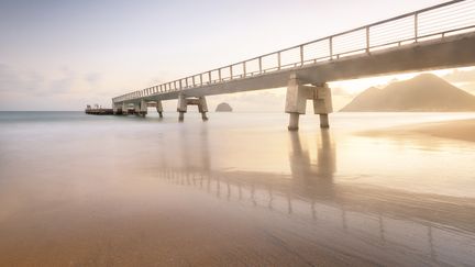 Pont&nbsp;sur la mer, au&nbsp;Lamentin en Guadeloupe.&nbsp; (GETTY IMAGES)