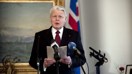 Olafur Ragnar Grimsson a renoncé à ratifier une loi impopulaire, préférant la soumettre à référendum (AFP/HALLDOR KOLBEINS)