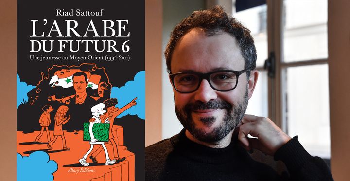 L'auteur de bande dessinée Riad Sattouf à Paris le 10 novembre 2022, avec la couverture du tome 6 de "L'arabe du futur" (PIERRE LE MASSON)