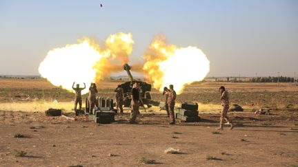 Des militaires irakiens aux abords de la ville de Altun Kupri (Irak), le 20 octobre 2017. (ALI SALIM / CITIZENSIDE / AFP)