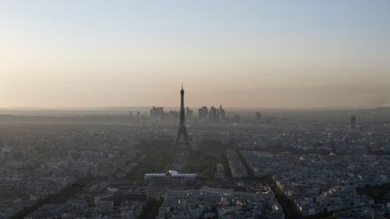 Le panache de fumée issu des incendies au Canada a atteint la France métropolitaine, le 27 juin 2023. (SANDRINE MARTY / HANS LUCAS / AFP)