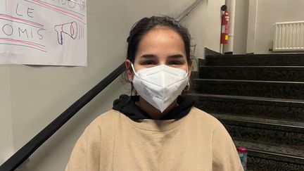 Alexandra (22 ans) est sans affectation depuis la rentrée universitaire. Elle occupe le bâtiment B de la faculté de Nanterre depuis le 27 octobre 2021. (MANON MELLA / FRANCEINFO)