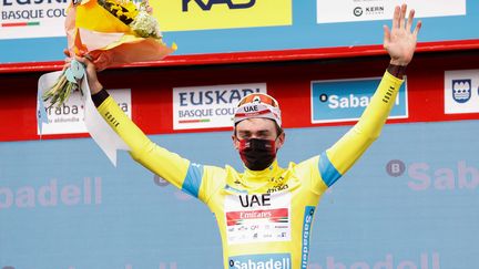 Brandon McNulty (UAE Team Emirates), leader du Tour du Pays Basque, le 8 avril 2021 (JAVIER ETXEZARRETA / EFE)