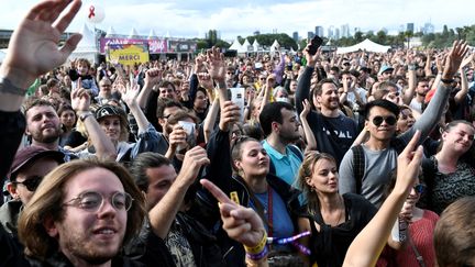 Des festivaliers à Solidays, le 4 juillet 2021.&nbsp; (STEPHANE DE SAKUTIN / AFP)