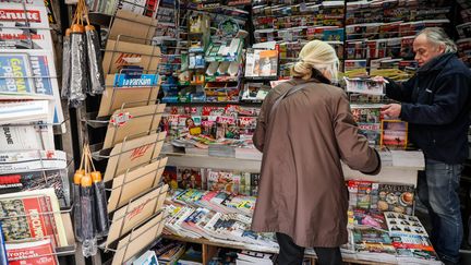 Un kiosque de presse à Paris, le 8 novembre 2017. (MAXPPP)