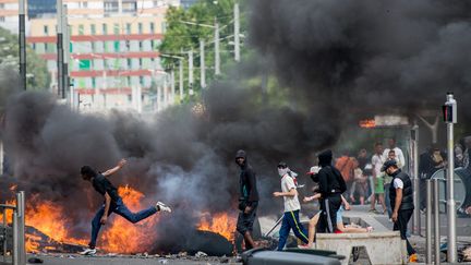 Des jeunes affrontent les forces de l'ordre, le 20 juillet 2014, &agrave; Sarcelles (Val-d'Oise), apr&egrave;s une manifestation propalestinienne.&nbsp; (MAXPPP)