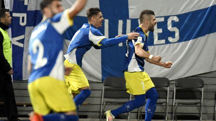 Valon Berisha a inscrit le premier but en compétition du Kosovo. En juin, il jouait encore sous les couleurs de la Norvège. (JUSSI NUKARI / LEHTIKUVA)