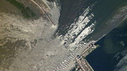 Le barrage de Kakhovka, dans le sud de l'Ukraine, photographié par le réseau de satellites SkySat après sa destruction, le 6 juin 2023. (2023 PLANET LABS PBC / AFP)