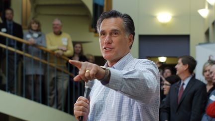 Le candidat aux primaires r&eacute;publicaines Mitt Romney &agrave; Manchester, dans le New Hampshire (Etats-unis), le 18 novembre 2011. (BRIAN SNYDER / REUTERS)