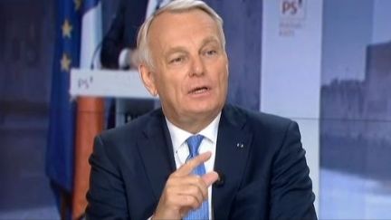 capture d'&eacute;cran - Le Premier ministre Jean-Marc Ayrault invit&eacute; du JT de France 2 - le 25 aout 2013 ( FRANCE 2 / FRANCETV INFO)