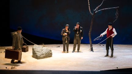 "En attendant Godot" de Beckett par Jean-Pierre Vincent au Théâtre du Gymnase de Marseille, jusqu'au 21 avril 2015.
 (BERTRAND LANGLOIS / AFP)