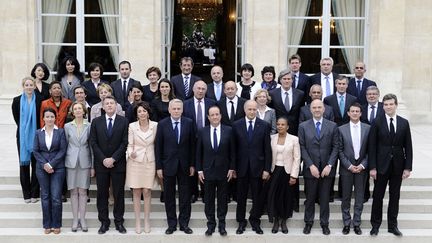 Vingt-cinq des trente-cinq ministres du gouvernement Ayrault &eacute;taient candidats aux l&eacute;gislatives. (LIONEL BONAVENTURE / AFP)