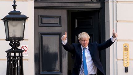 Boris Johnson, le nouveau Premier ministre anglais, devant le siège du Parti conservateur à Londres, le 23 juillet 2019 (NIKLAS HALLE'N / AFP)